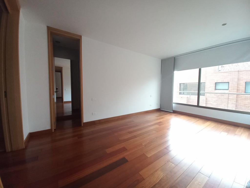 Apartamento de 3 alcobas en arriendo en Chico, Bogotá, 182 m² · foto 21 de 24