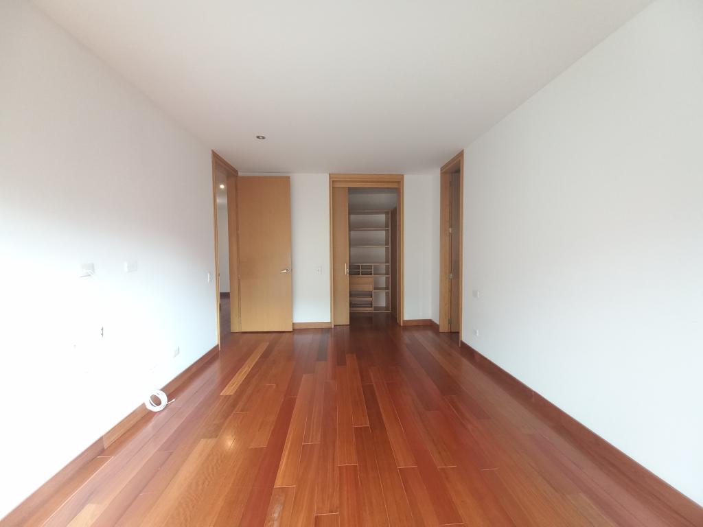 Apartamento de 3 alcobas en arriendo en Chico, Bogotá, 182 m² · foto 22 de 24