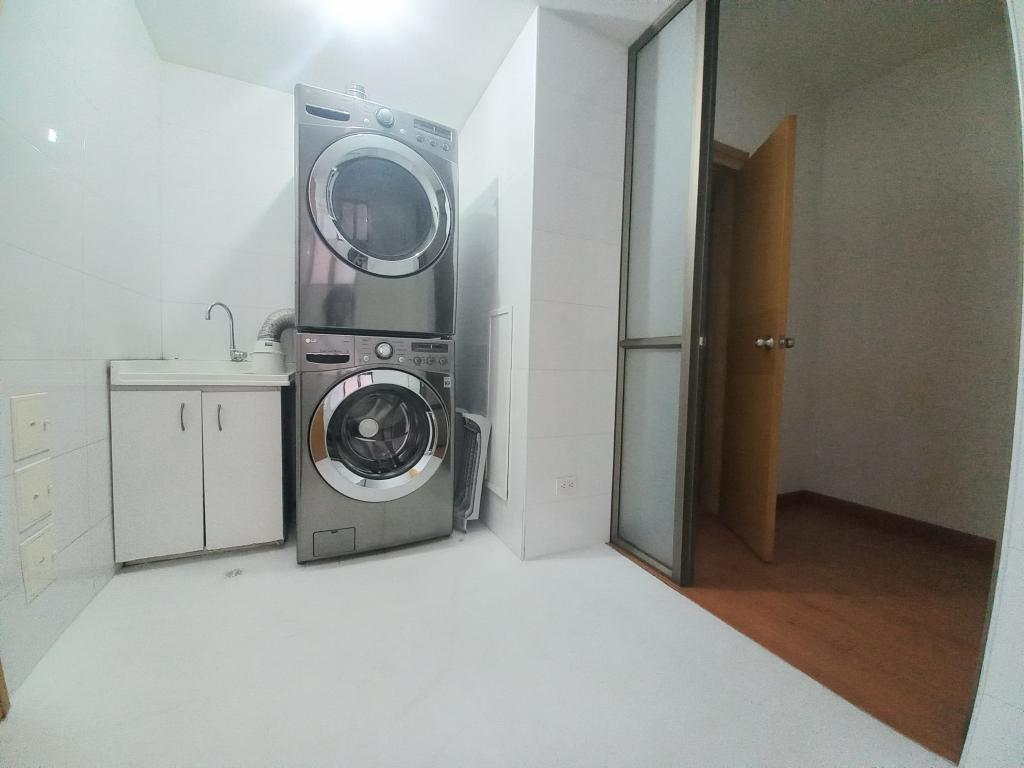 Apartamento de 3 alcobas en arriendo en Chico, Bogotá, 182 m² · foto 18 de 24