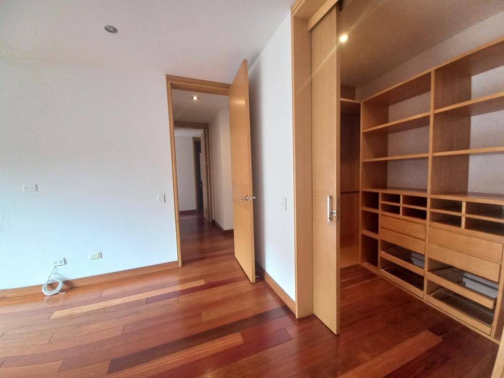 Apartamento de 3 alcobas en arriendo en Chico, Bogotá, 182 m² · foto 23 de 24