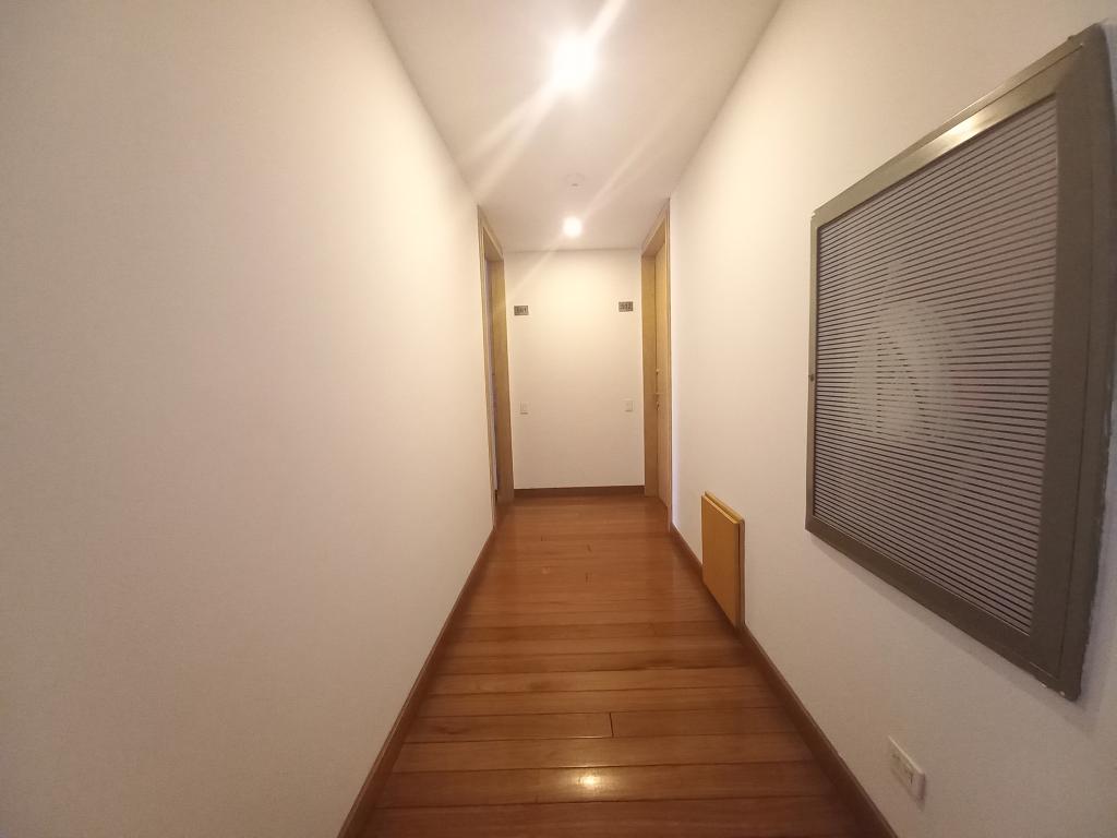 Apartamento de 3 alcobas en arriendo en Chico, Bogotá, 182 m² · foto 6 de 24