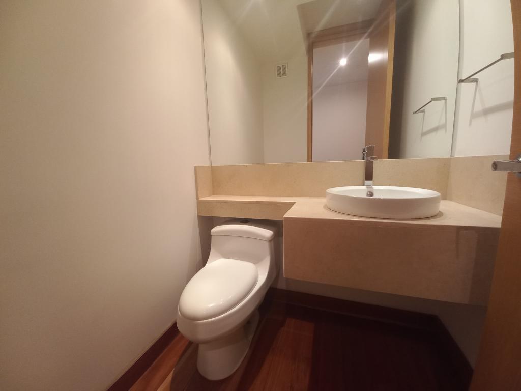 Apartamento de 3 alcobas en arriendo en Chico, Bogotá, 182 m² · foto 8 de 24