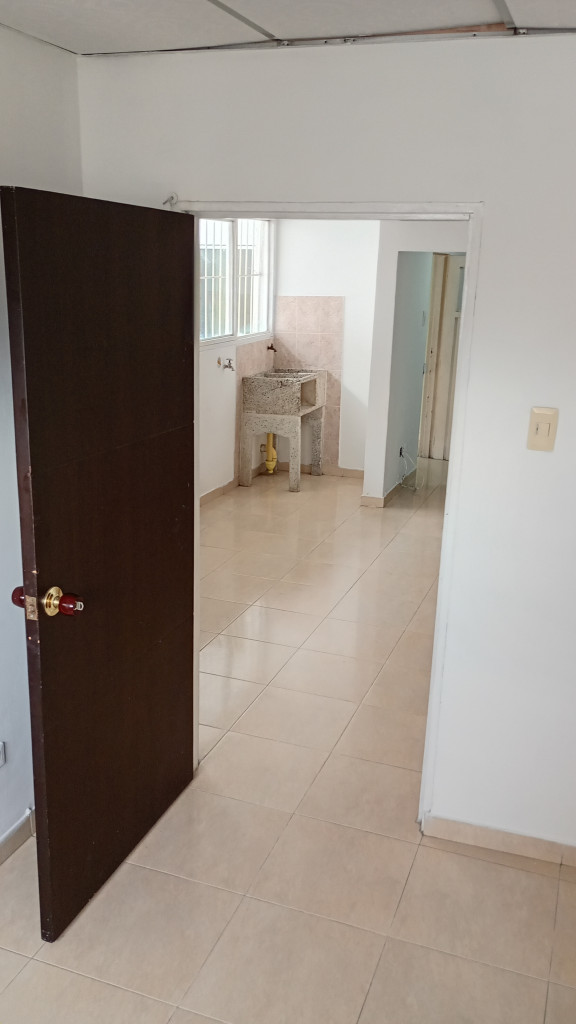 Apartaestudio En Arriendo - La Esmeralda, Cali