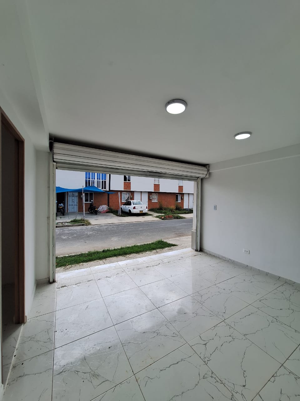 Local En Arriendo - Ciudad Del Valle, Candelaria