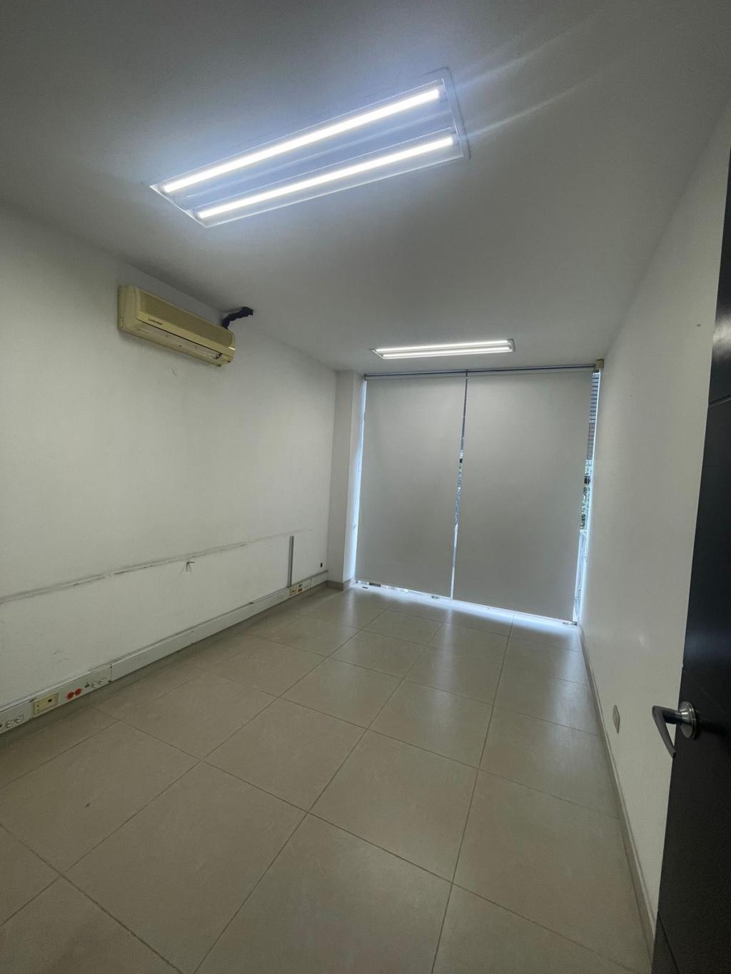 Oficina En Arriendo - Limonar, Cali