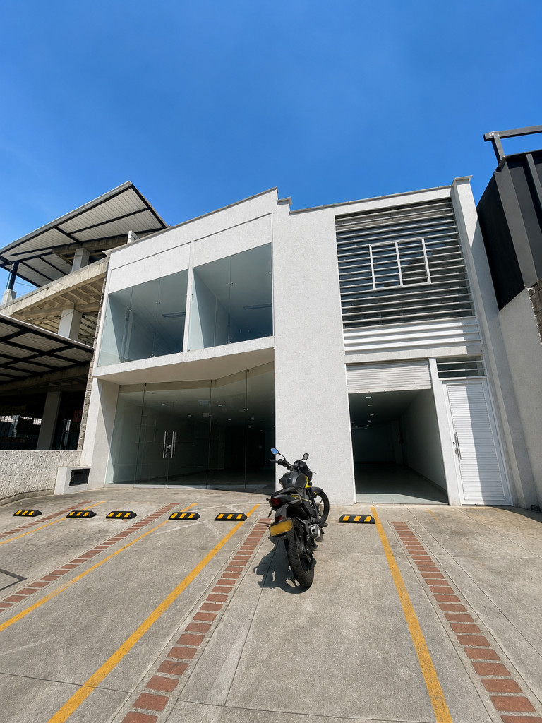 Local En Arriendo - Limonar, Cali