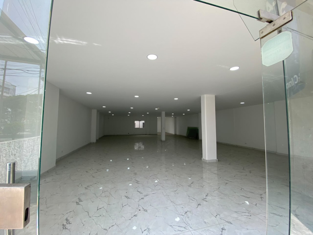 Local En Arriendo - Limonar, Cali