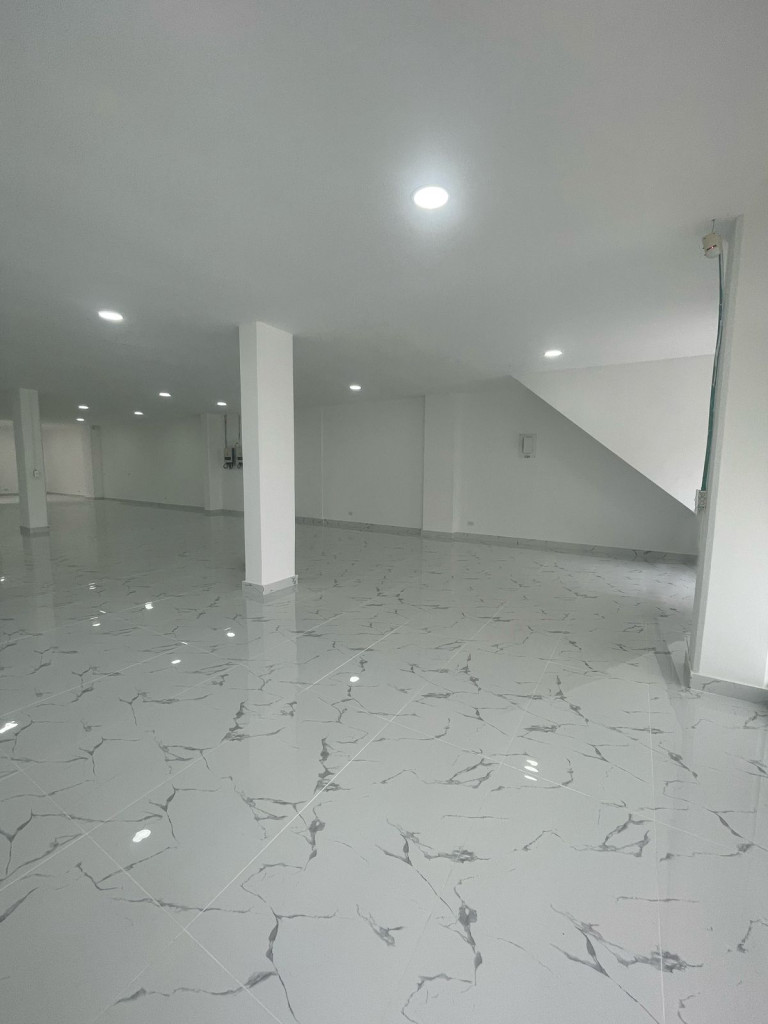 Local En Arriendo - Limonar, Cali