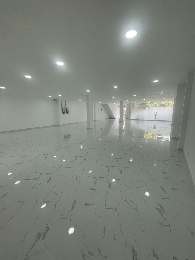 Local En Arriendo - Limonar, Cali