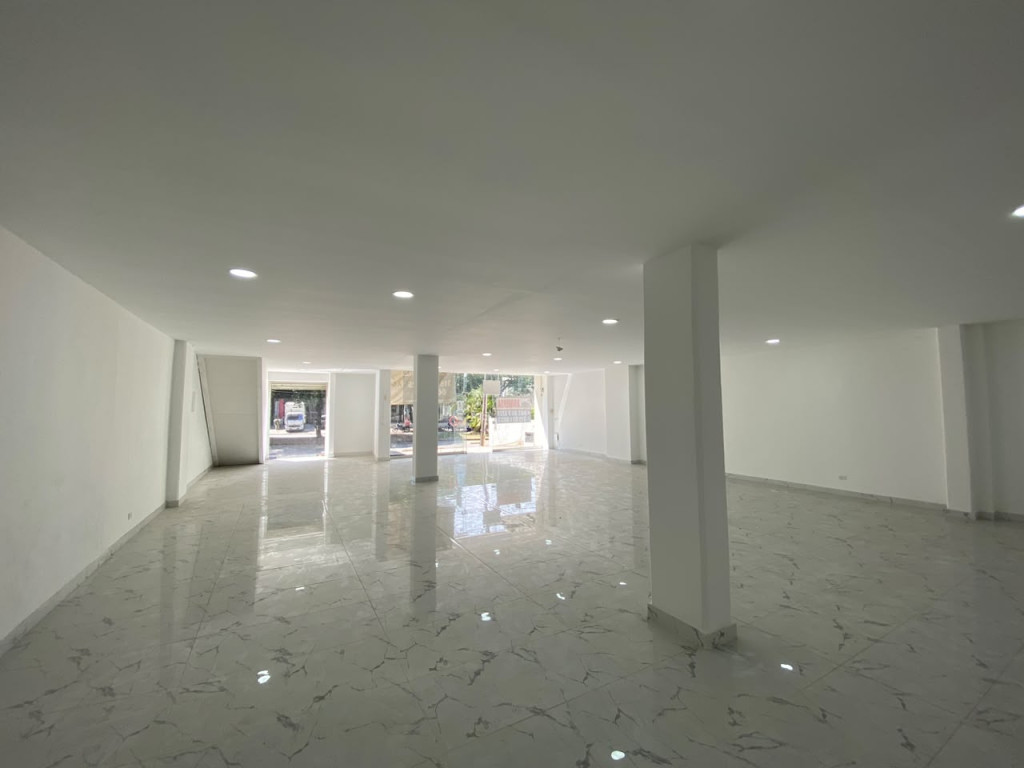Local En Arriendo - Limonar, Cali