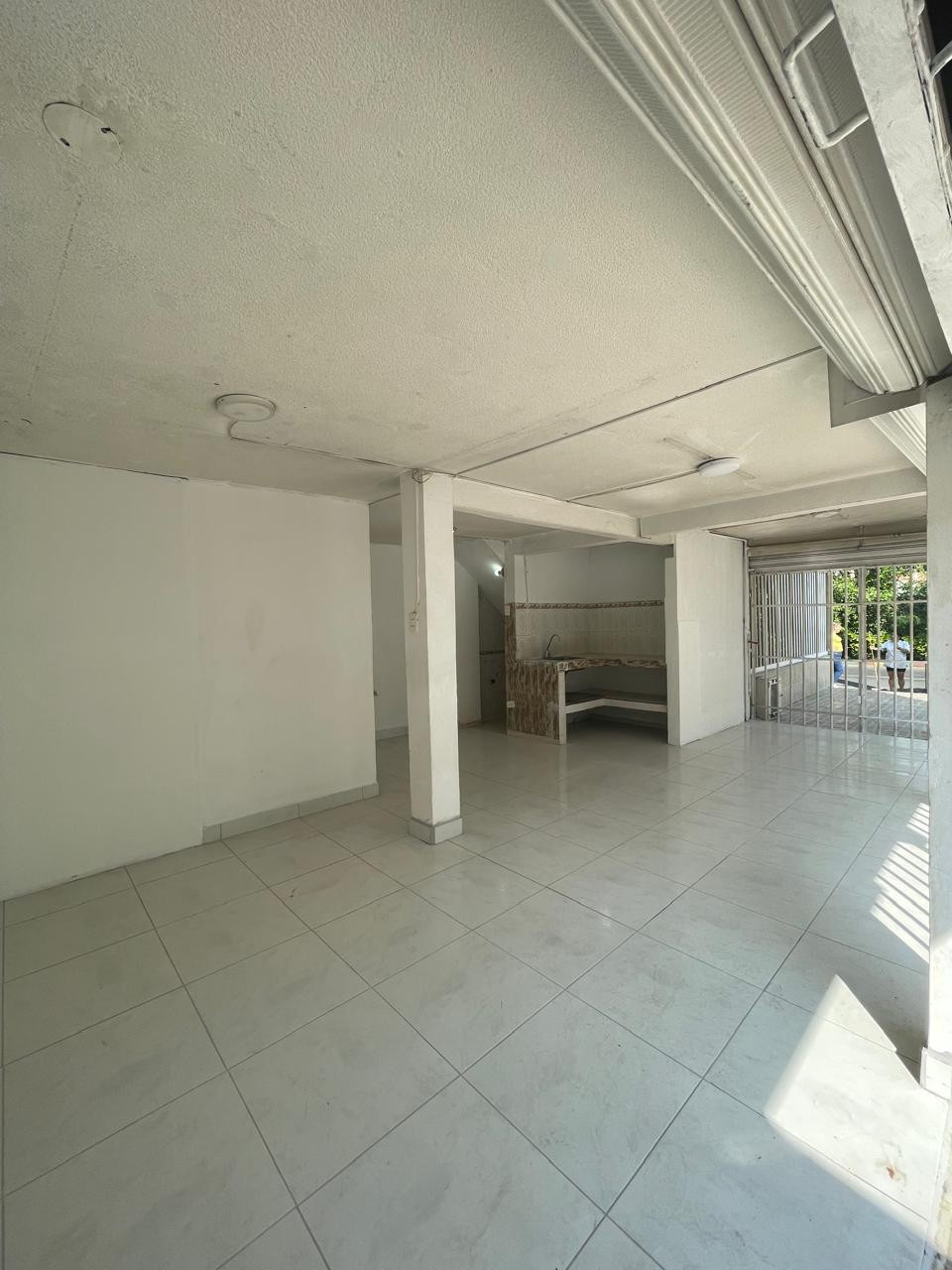 Local En Arriendo - Villa Del Prado, Cali
