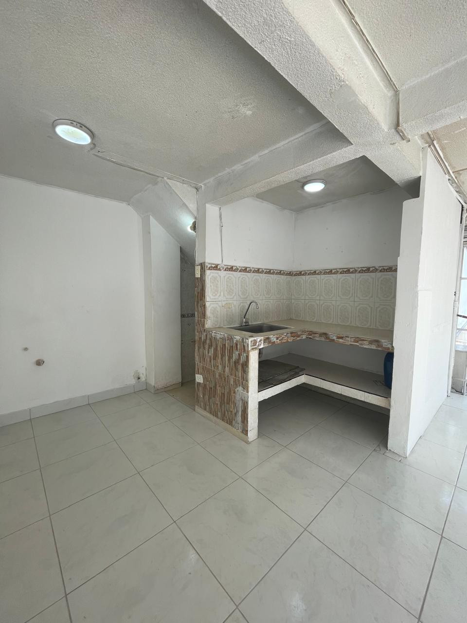 Local En Arriendo - Villa Del Prado, Cali