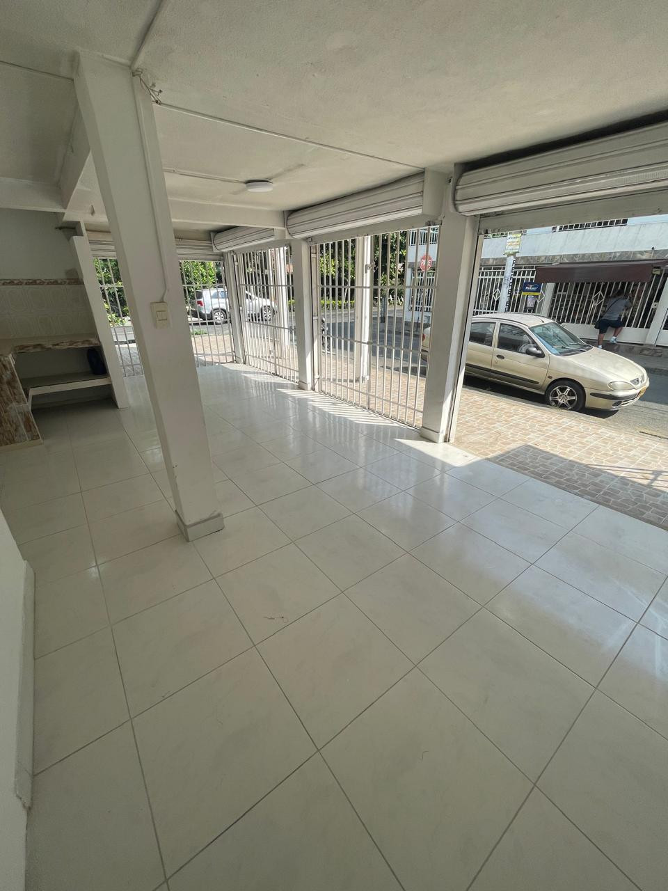 Local En Arriendo - Villa Del Prado, Cali