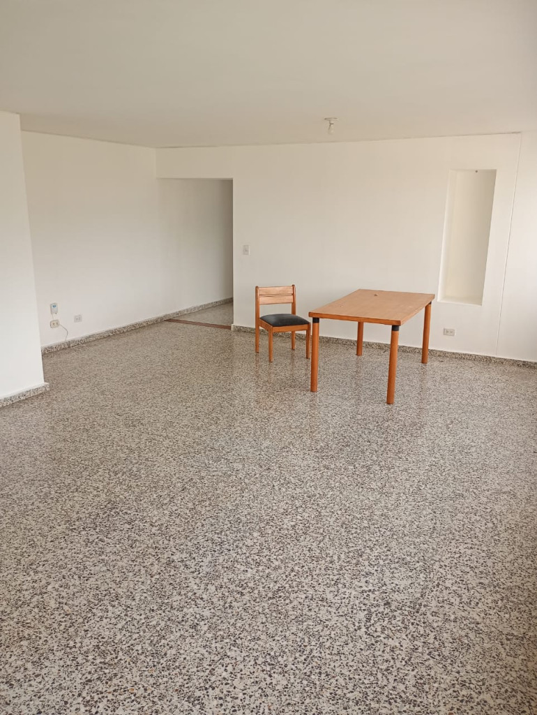 Apartamento En Arriendo - Los Cambulos, Cali