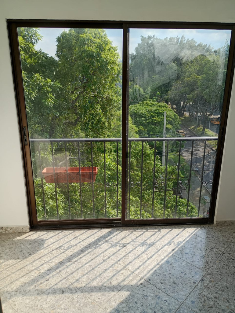 Apartamento En Arriendo - Los Cambulos, Cali