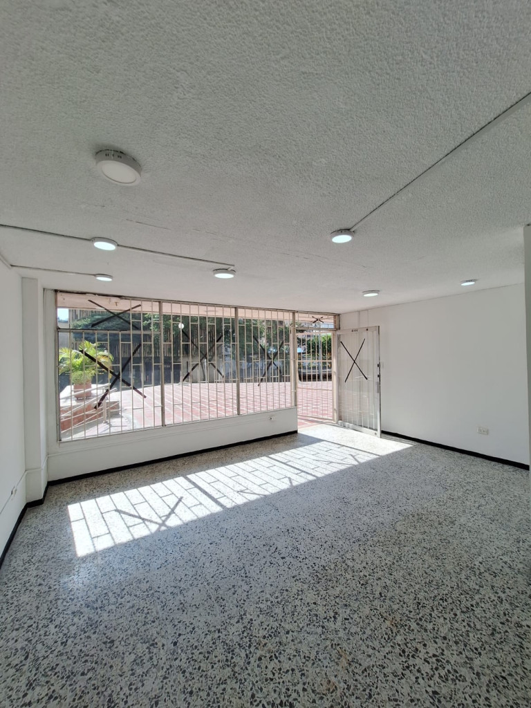 Local En Arriendo - Granada, Cali