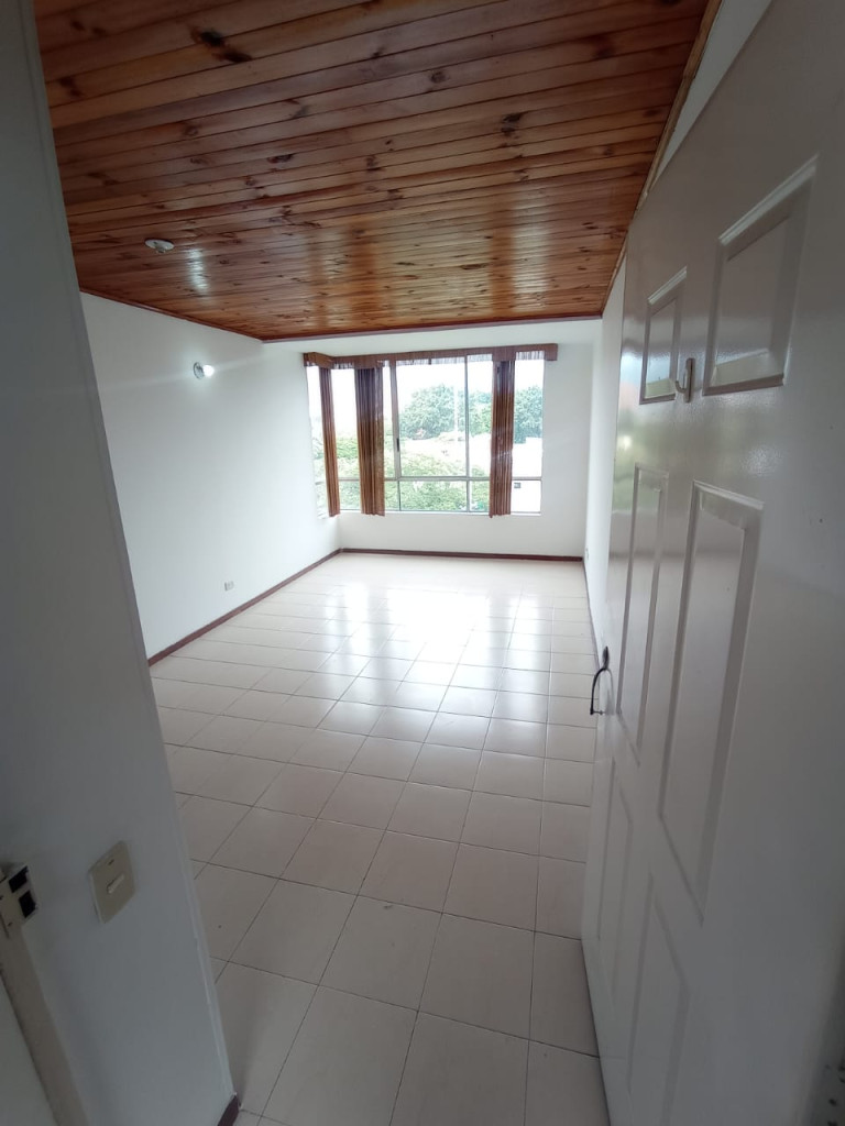Apartamento En Venta - El Limonar, Cali