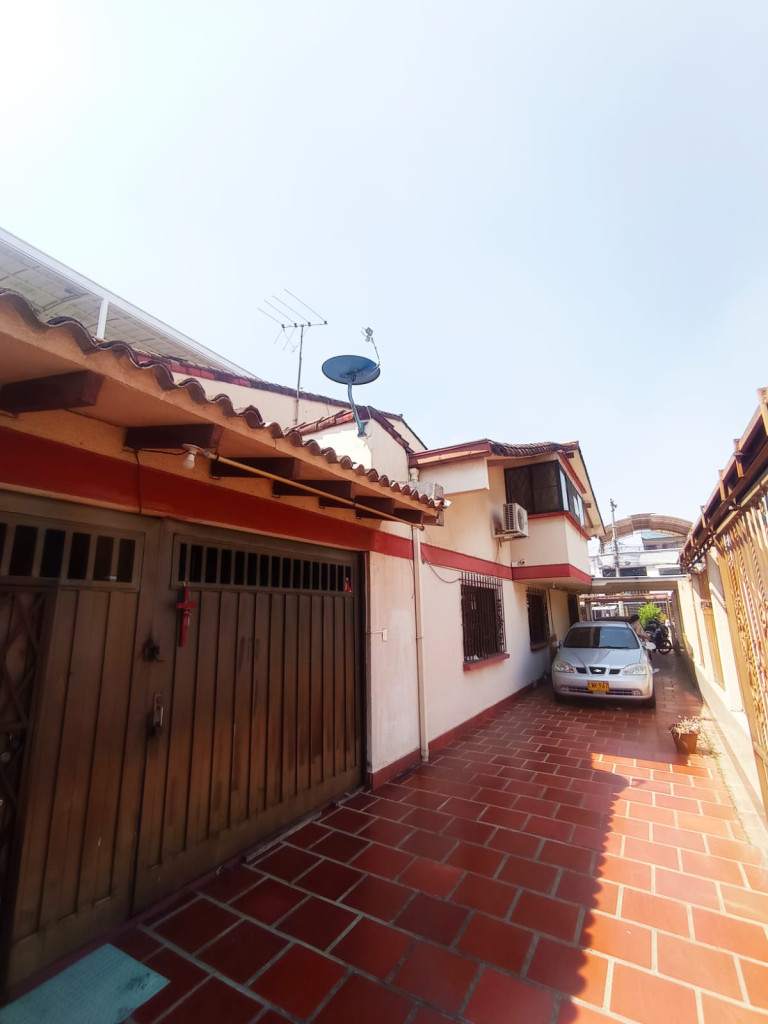 Casa En Venta - Urbanización La Flora, Cali