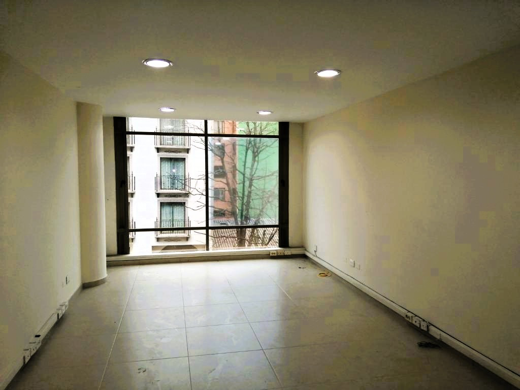 Oficina en venta en El Lago, Bogotá, 27 m² · foto 3 de 5
