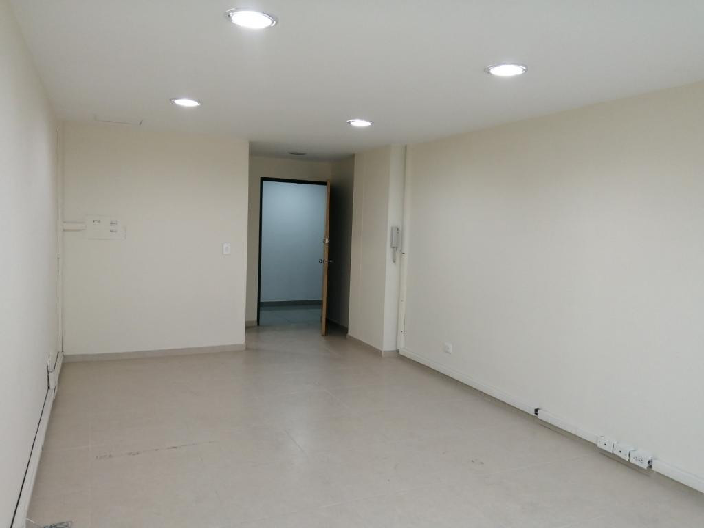 Oficina en venta en El Lago, Bogotá, 27 m² · foto 4 de 5