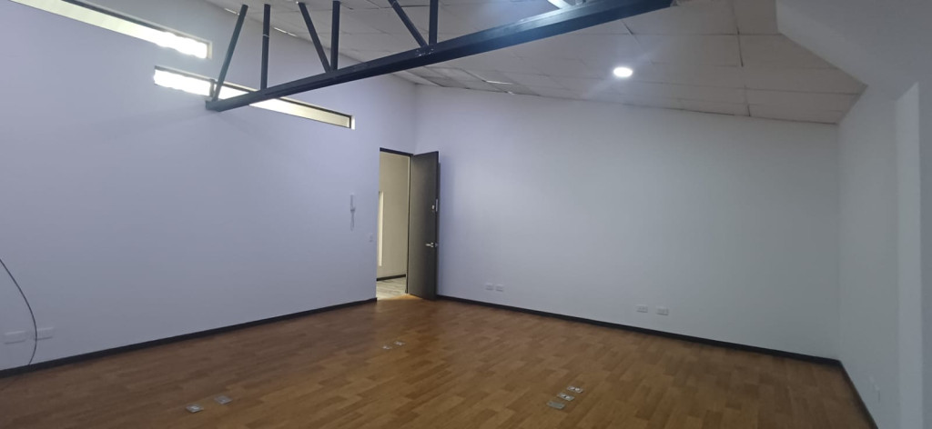 Oficina en arriendo en San José De Spring, Bogotá, 42 m² · foto 2 de 9