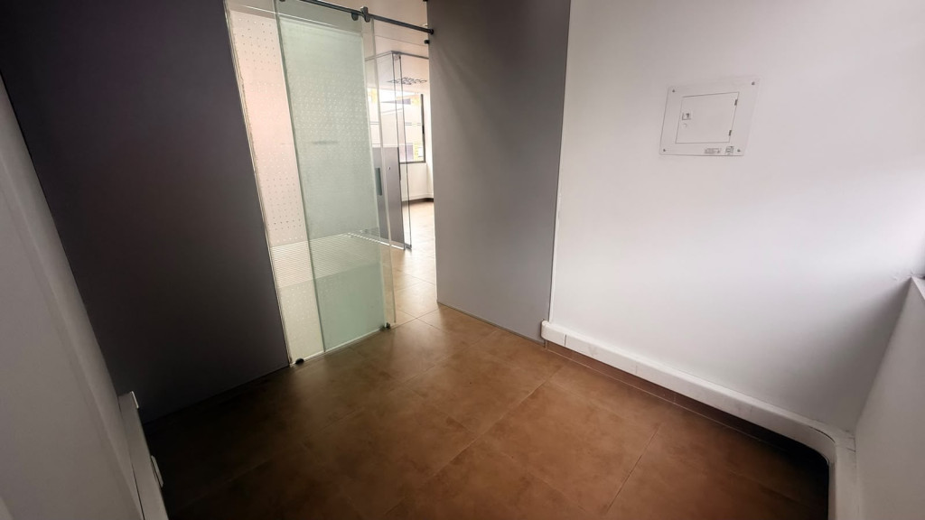 Oficina En Arriendo - Puente Largo, Bogotá