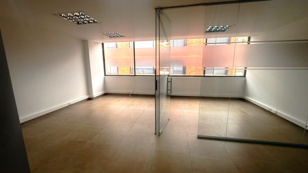 Oficina En Arriendo - Puente Largo, Bogotá