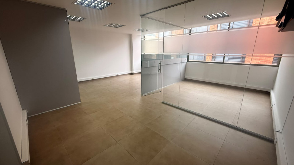Oficina En Arriendo - Puente Largo, Bogotá