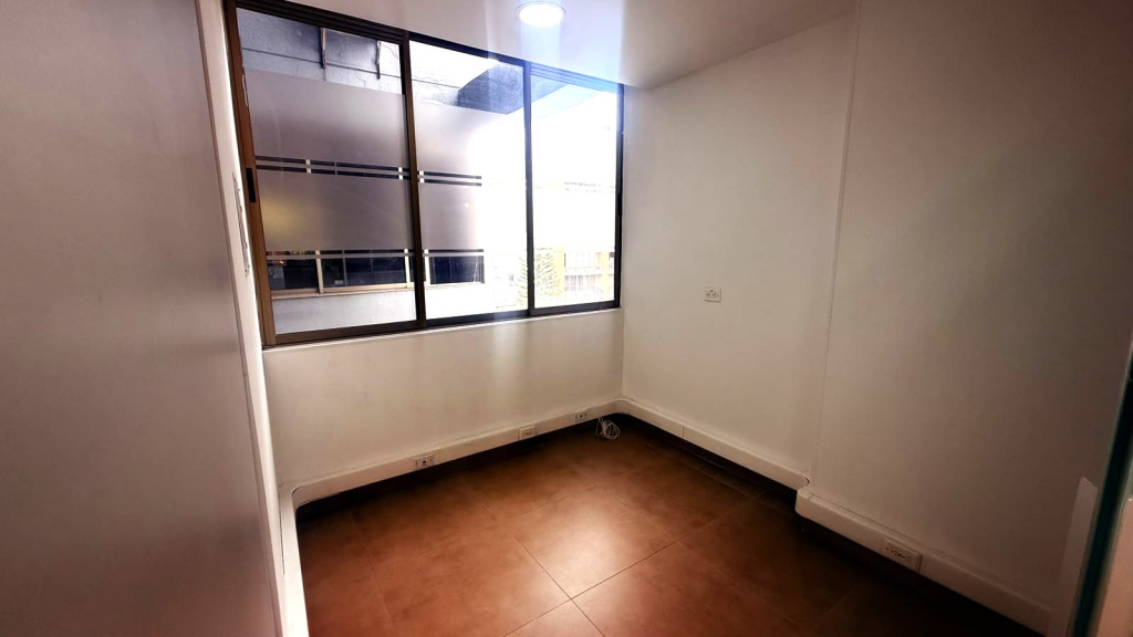 Oficina En Arriendo - Puente Largo, Bogotá
