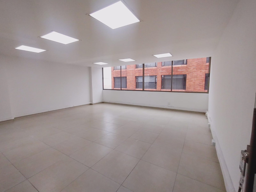 Oficina En Arriendo - Puente Largo, Bogotá