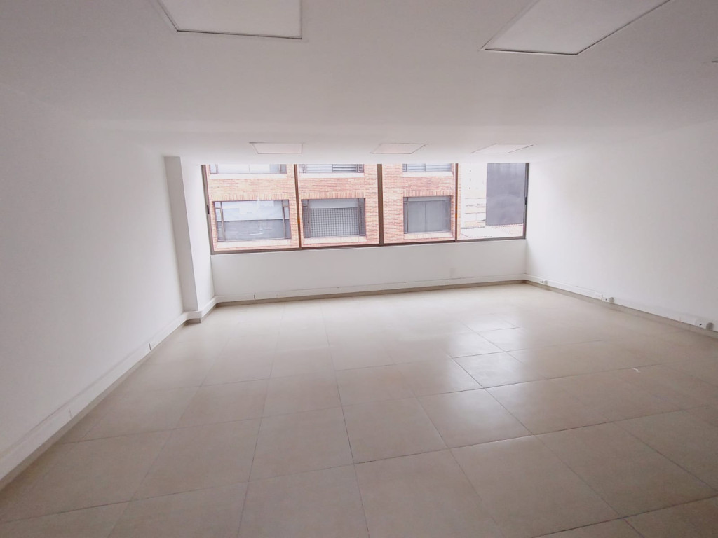 Oficina En Arriendo - Puente Largo, Bogotá