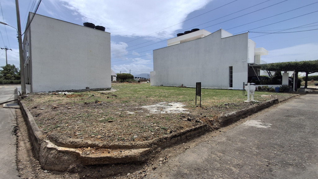 {{ ucwords(strtolower($similar['type'])) }}