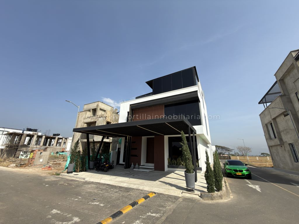 {{ ucwords(strtolower($similar['type'])) }}