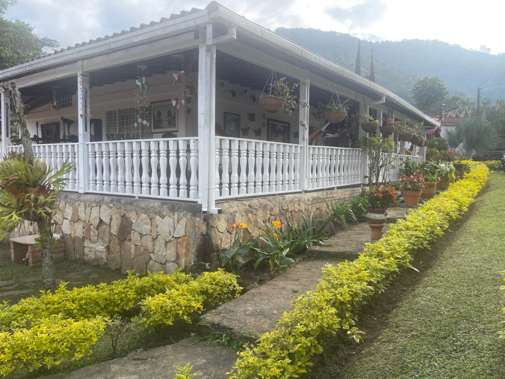 {{ ucwords(strtolower($inmueble[