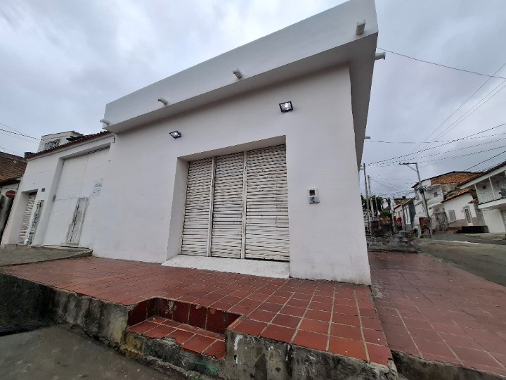 {{ ucwords(strtolower($inmueble['type'])) }}