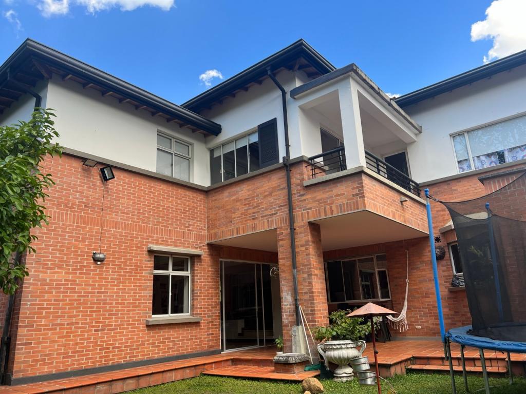 Casa en Venta en El Poblado, padre Marianito, Medellín — foto 1