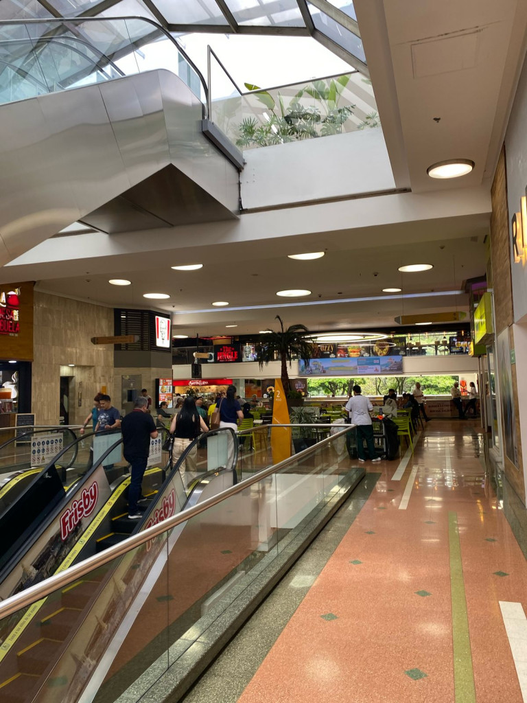 Local en Venta en Conquistadores, Medellín — foto 1