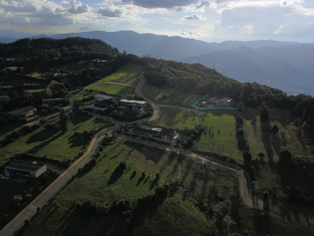 Lote en Venta en Loma Del Escobero, Envigado — foto 1
