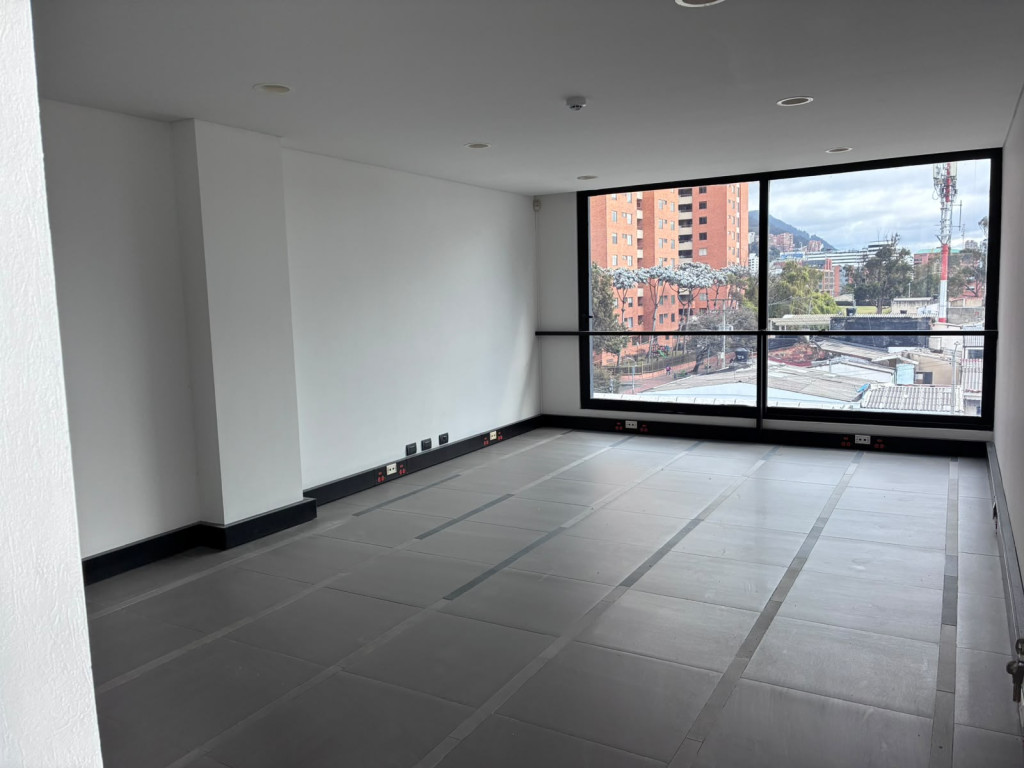 Edificio en arriendo en Santa Ana Occidental, Bogotá, 921 m² · foto 11 de 24