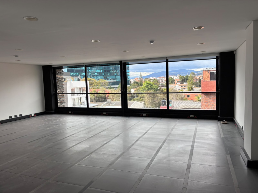 Edificio en arriendo en Santa Ana Occidental, Bogotá, 921 m² · foto 13 de 24