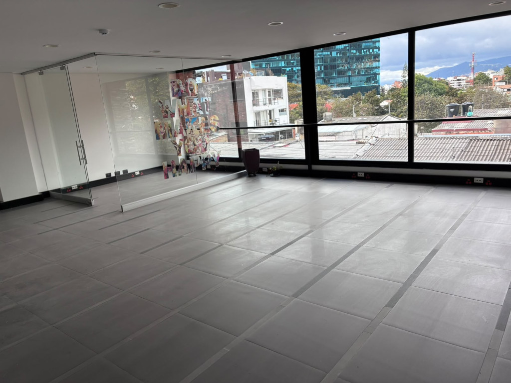 Edificio en arriendo en Santa Ana Occidental, Bogotá, 921 m² · foto 15 de 24