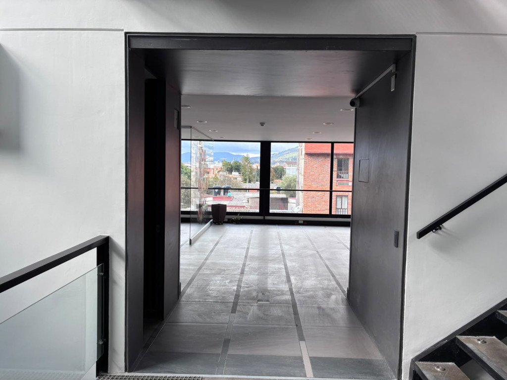 Edificio en arriendo en Santa Ana Occidental, Bogotá, 921 m² · foto 23 de 24