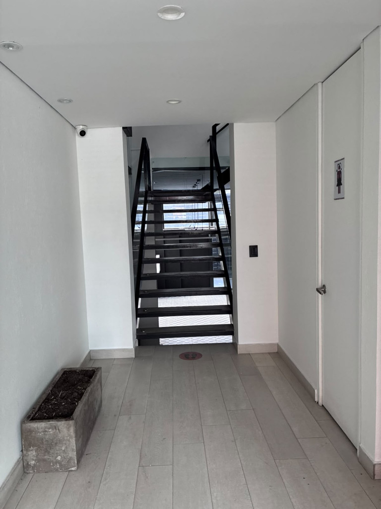 Edificio en arriendo en Santa Ana Occidental, Bogotá, 921 m² · foto 4 de 24