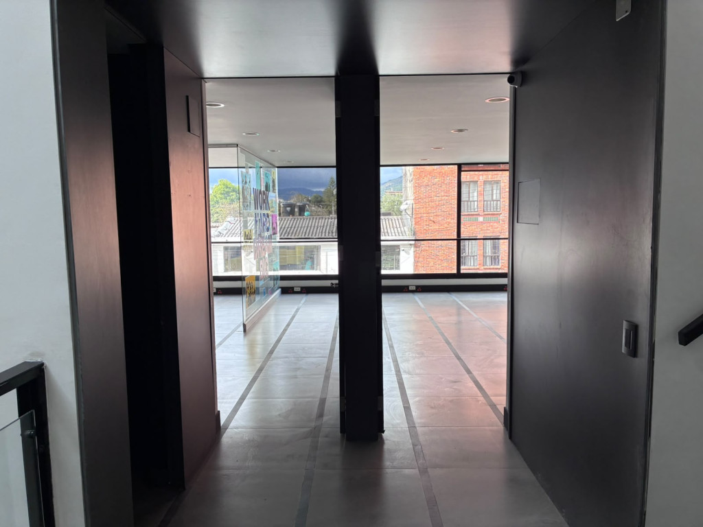 Edificio en arriendo en Santa Ana Occidental, Bogotá, 921 m² · foto 9 de 24