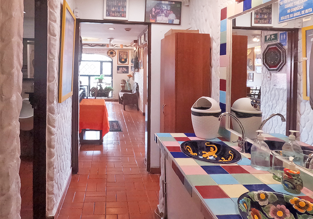 Comercial (Casa Para Comercio) En Arriendo - El Refugio, Bogotá