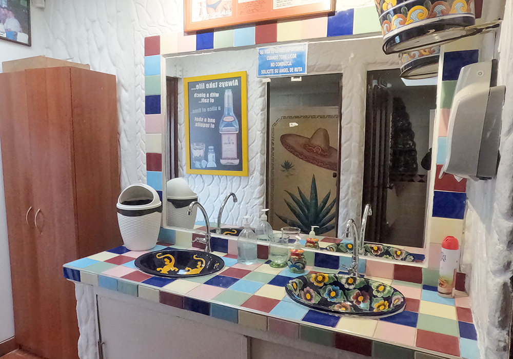 Comercial (Casa Para Comercio) En Arriendo - El Refugio, Bogotá