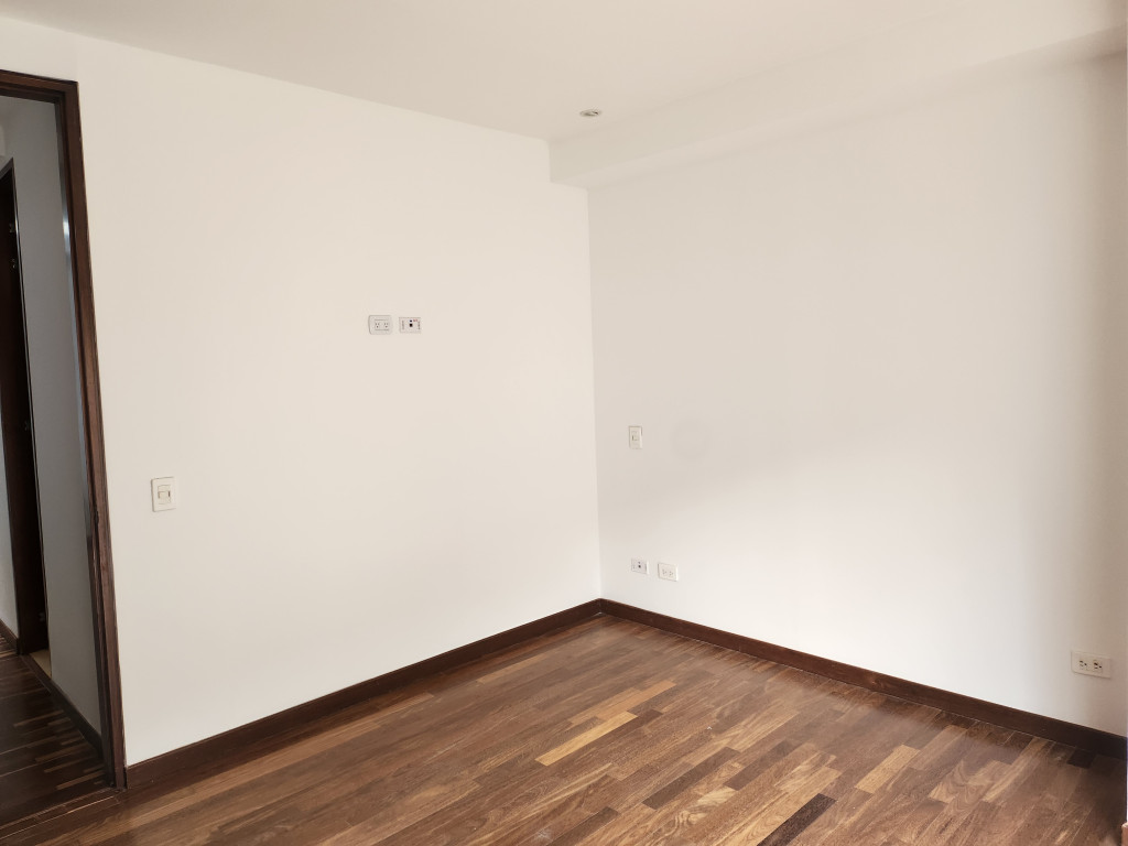 Apartamento En Arriendo - Los Rosales, Bogotá