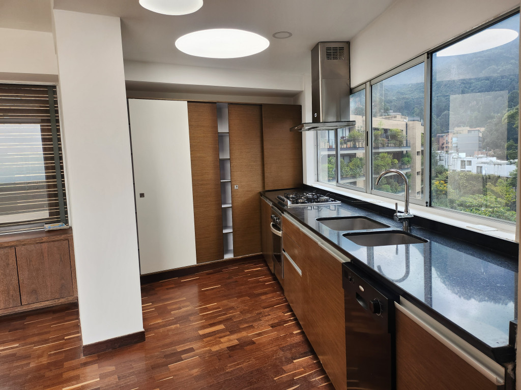 Apartamento En Arriendo - Los Rosales, Bogotá
