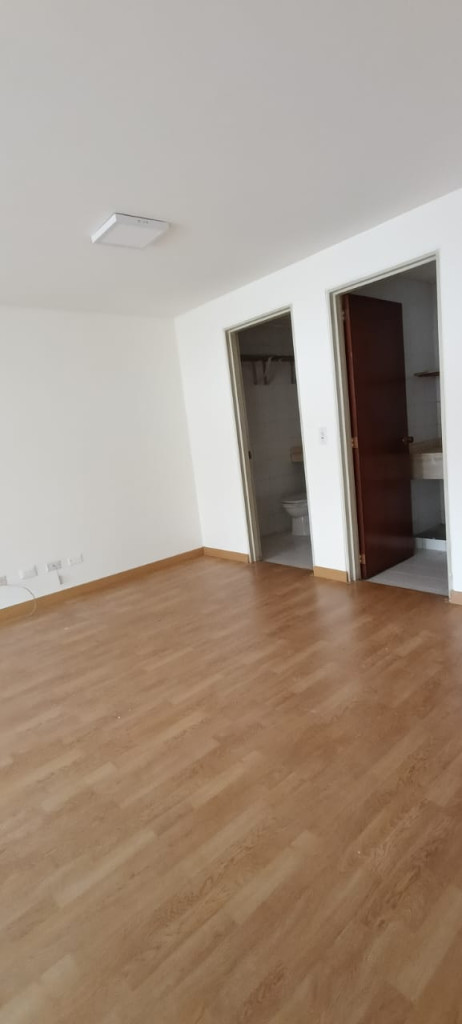 Oficina En Arriendo - El Lago, Bogotá