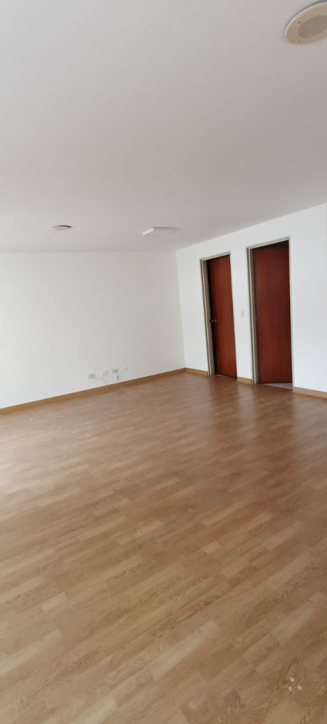 Oficina En Arriendo - El Lago, Bogotá